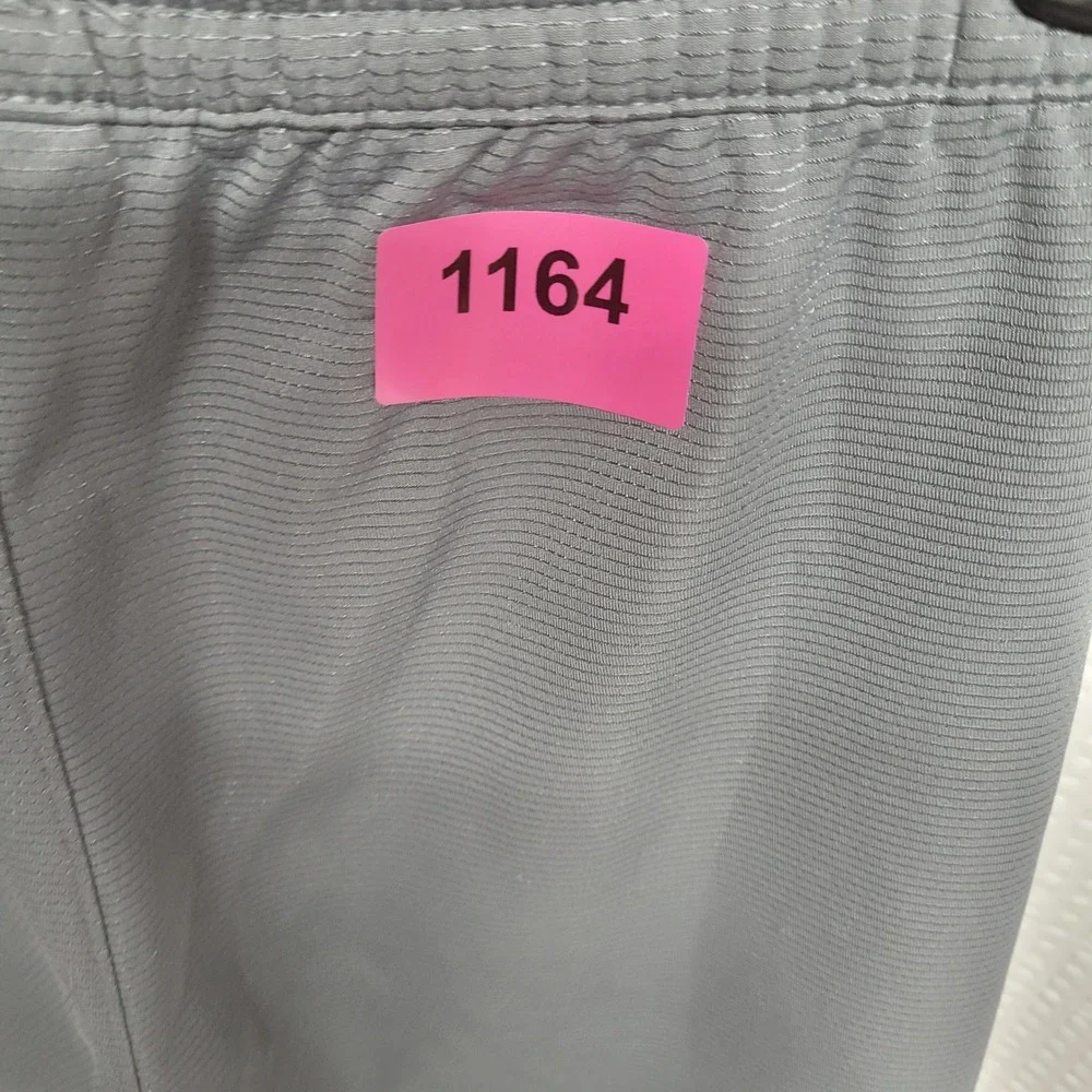 Nike Dri-FIT Mens Grey Black Mesh Athletic Training Shorts Size Medium